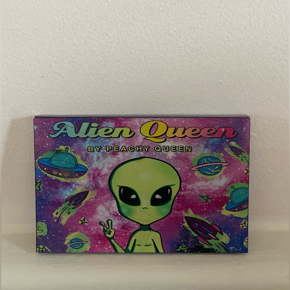 Peachy Queen Alien Queen Eyeshadow Palette – Green & Purple, Barely Used